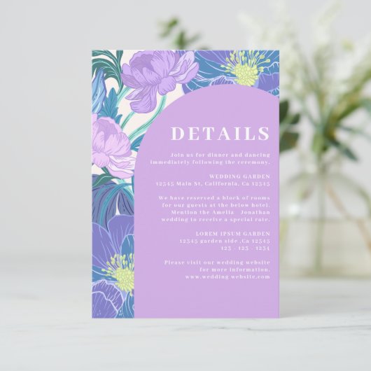 Paarse en paarsachtige pastel bloemige trouwdetail informatiekaartje (Staand voorkant)