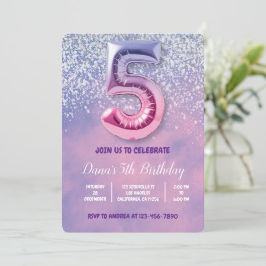 Paarse en roze 5e verjaardag ballon kaart (Staand voorkant)