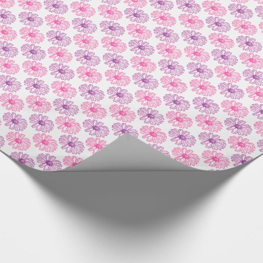Paarse en roze Daisies Pattern Cadeaupapier (Hoek)