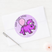 Paarse en roze gepersonaliseerde dinosaurusverjaar ronde sticker (Envelop)
