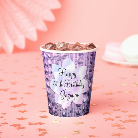 Paarse en roze legant gebeiteld papieren bekers (Insitu)