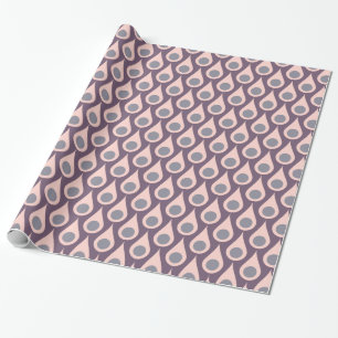 Paarse en roze restanten vallen cadeaupapier