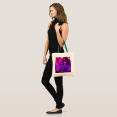Paarse en roze reuzensnoerwten tote bag (Voorkant (model))