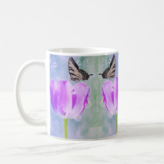 Paarse en roze tulpen met vlinders – Bloemen Koffiemok (Links)