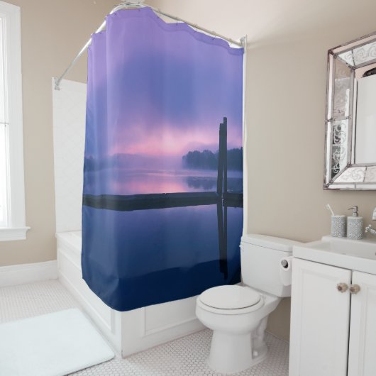 Paarse en roze zonsopgang op het waterfront douchegordijn (In situ)