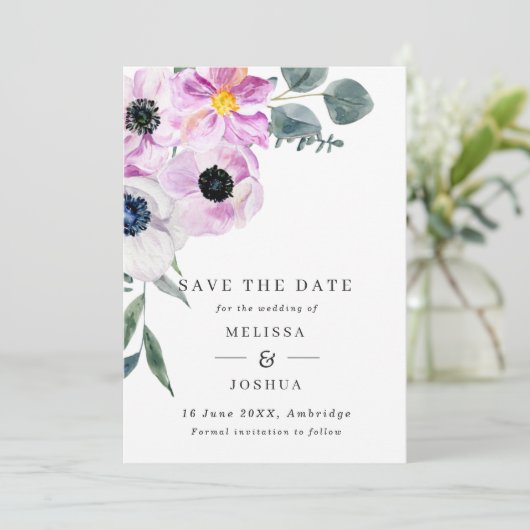 Paarse en witte annemonen QR Code Weddenschap Save The Date (Staand voorkant)