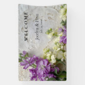 Paarse en witte bloemen op oude kanten stof spandoek (Verticaal)