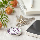 Paarse en witte Chevron Pattern Sleutelhanger (Zijkant)