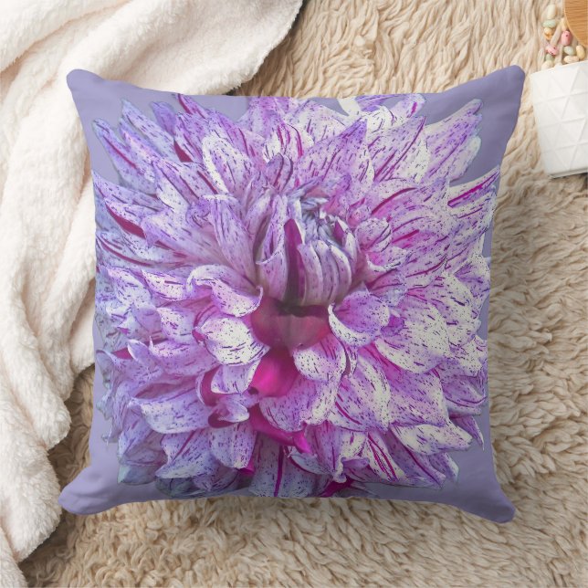 PAARSE EN WITTE DAHLIA/ BLOEMIG KUSSEN (Deken)