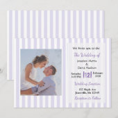 Paarse en witte gestreepte foto bruiloft uitnodigi kaart (Voorkant / Achterkant)