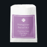 Paarse en witte Hangover Relief Kit Favor Bags Bedankzakje<br><div class="desc">Eenvoudige,  stijlvolle en leuke paarse en witte,  aanpasbare Hangover Relief Kit gunt tassen om alle goeds voor je harde vrienden te doen.</div>