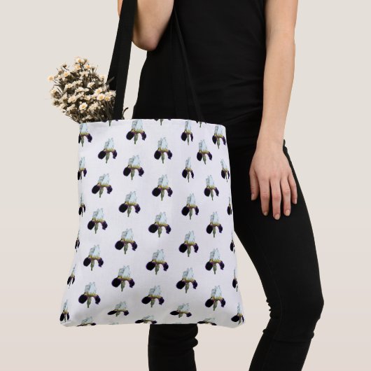 Paarse en Witte Iris Over de hele Tote Bag (Dichtbij)
