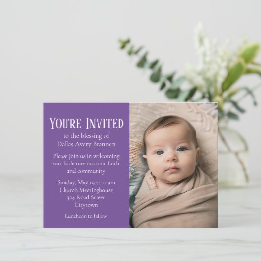 Paarse en witte Polka-dot Foto Baby Blessing Inv Kaart (Staand voorkant)