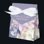 Paarse en witte waterverf hydrangea's op lavendel bedankdoosjes<br><div class="desc">Deze romantische huwelijkscadeau doos heeft een bloemig waterverf ontwerp met paarse en witte hydrangea's over een lavendelkleurige achtergrond. Delicate boeketten van hydrangeabloemen zijn rond de onderste gedeelte afgebeeld.</div>