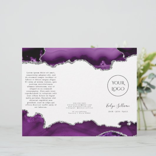 paarse en zilveragaatbrochure (Staand voorkant)