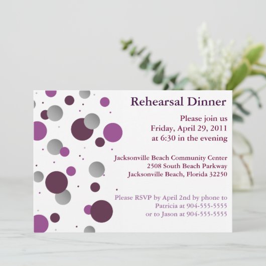 Paarse en zilverdot repetitie Inwendige uitnodigin Kaart (Staand voorkant)