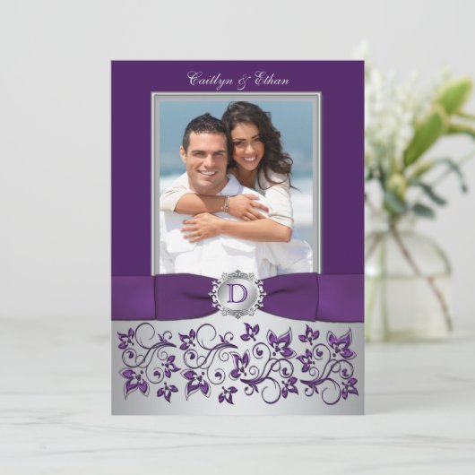 Paarse en zilveren bloemfoto bruiloft uitnodiging (Staand voorkant)