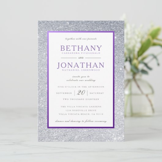 Paarse en zilveren glitter huwelijksuitnodiging kaart (Staand voorkant)