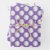 Paarse en zilverpokken inpakpapier vel (In situ)