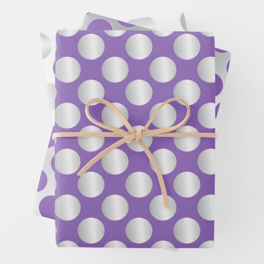 Paarse en zilverpokken inpakpapier vel (In situ)