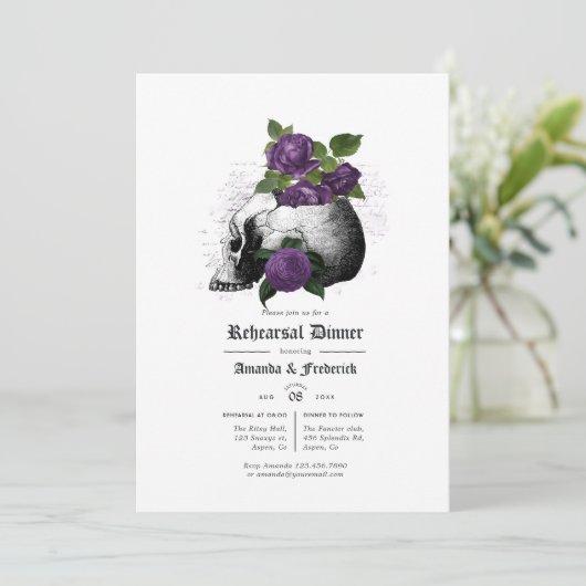 Paarse en zwarte Floral Gothic Rehearsal Dinner Kaart (Staand voorkant)