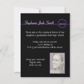 Paarse en zwarte monogram Fotouitnodiging Kaart (Achterkant)