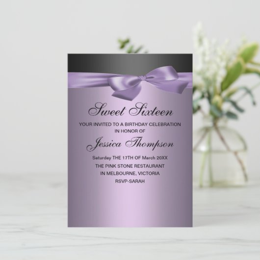 Paarse en zwarte strik Sweet 16 verjaardagsuitnodi Kaart (Staand voorkant)