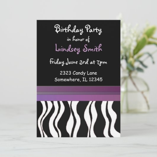 Paarse en zwarte zebra Afdrukdag uitnodiging (Staand voorkant)
