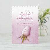 Paarse enkele roos knop lila trouwuitnodiging kaart (Staand voorkant)