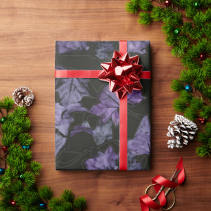 Paarse esdoornbladpatroon cadeaupapier