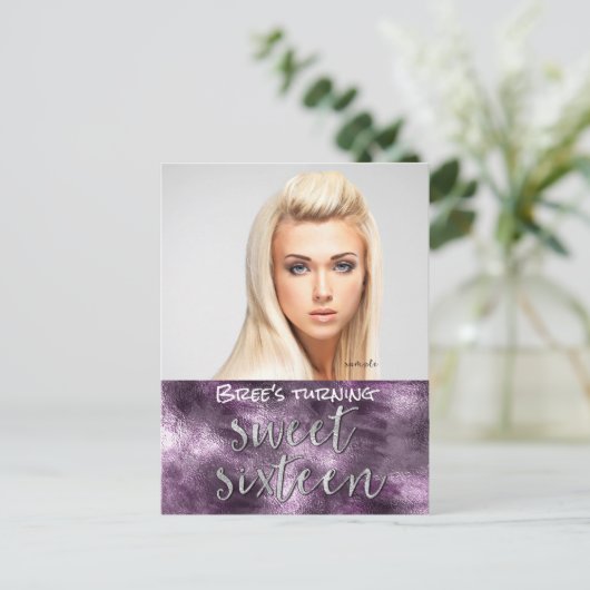 Paarse Faux Folie Glamor Foto Sweet 16 Aankondigingskaart (Staand voorkant)