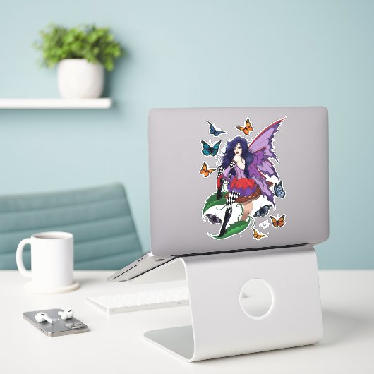 Paarse fee paddenstoel vlinders sticker (Laptop op bureau)