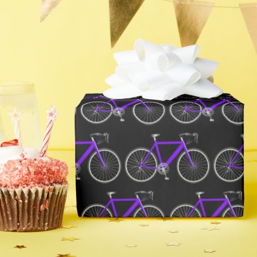paarse fiets op zwart verpakkingspapier cadeaupapier (Verjaardagsfeest)