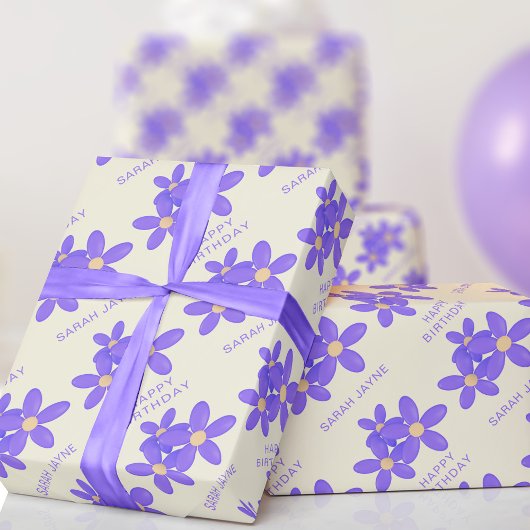 Paarse Floral Cream Birthday Wrapping Paper Cadeaupapier