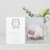 Paarse Floral Crest Foto Baptisme Uitnodiging (Staand voorkant)