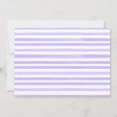 Paarse Floral Crest Foto Baptisme Uitnodiging (Achterkant)