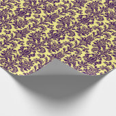Paarse Floral Damaslicht gele achtergrond Cadeaupapier (Hoek)