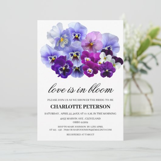 Paarse Floral Love is in Bloom Vrijgezellenfeest Kaart (Staand voorkant)