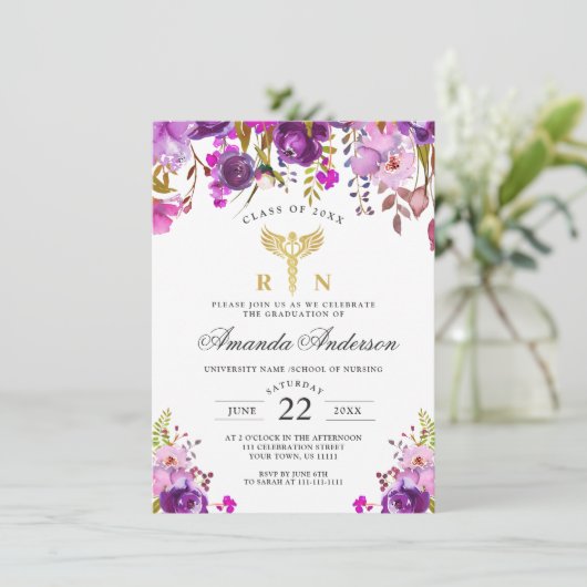 Paarse Floral Modern Nursing School Afstuderen Kaart (Staand voorkant)