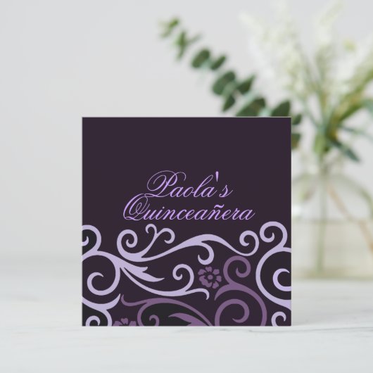 Paarse Floral Swirl Quinceañera Uitnodiging (Staand voorkant)