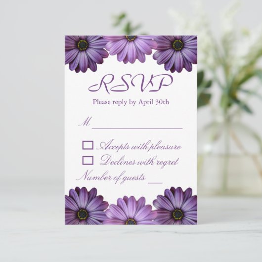 Paarse Floral Wedding RSVP Kaartje (Staand voorkant)