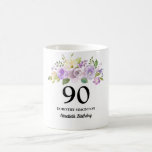 Paarse Floral Womans 90th Birthday Gift Koffiemok<br><div class="desc">Zeer  cadeau voor een vrouw die 90 wordt. Een paarse roos florale schikking creëer de bovenste grens. Drie regels tekst laten u uw bericht personaliseren.</div>