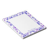 Paarse Florals Moderne Manuscript Personeel Notitieblok (Schuin)