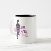 Paarse Focus Believe Breathe Tweekleurige Koffiemok (Voorkant links)