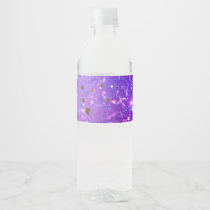 Paarse folie achtergrond met sterren waterfles etiket