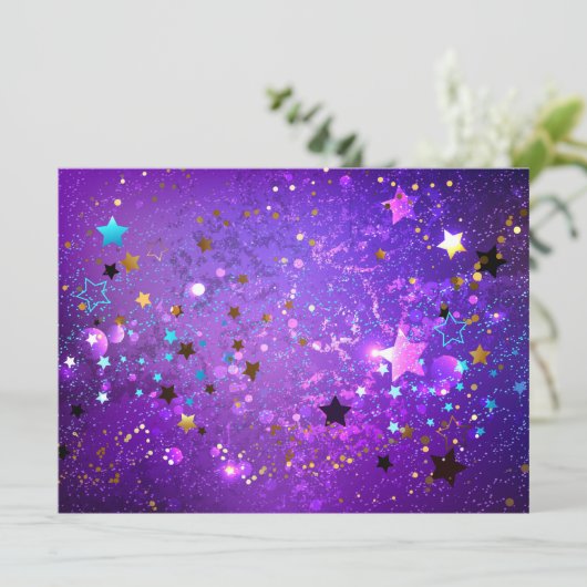 Paarse folieachtergrond met sterren aankondiging (Staand voorkant)