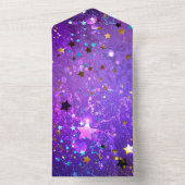 Paarse folieachtergrond met sterren all in one uitnodiging (Binnen)