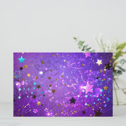 Paarse folieachtergrond met sterren briefpapier (Staand voorkant)