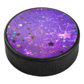 Paarse folieachtergrond met sterren hockey puck (3/4)