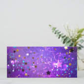 Paarse folieachtergrond met sterren kaart (Staand voorkant)